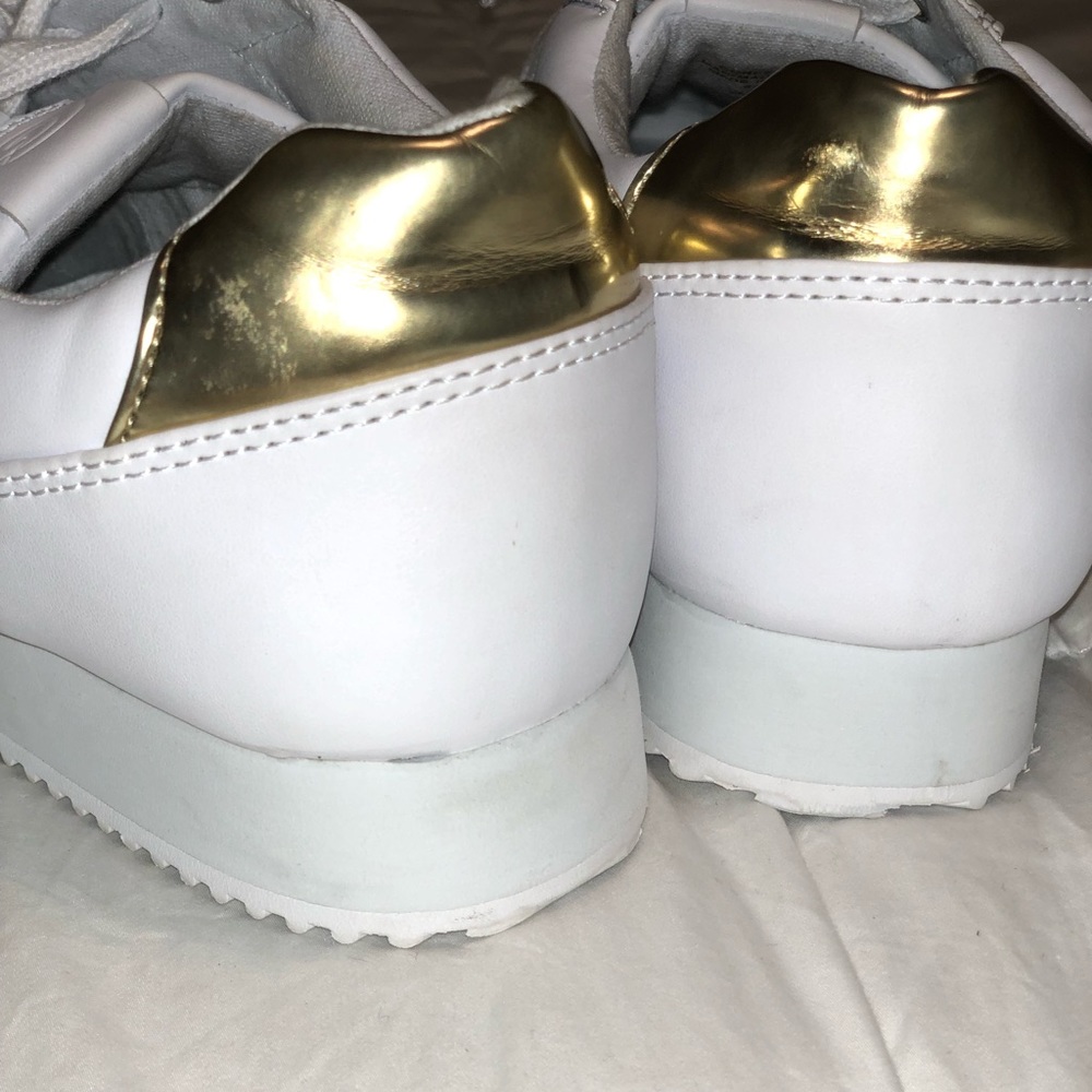 💖G BY GUESS white and gold guess logo sneakers - Picture 5 of 8